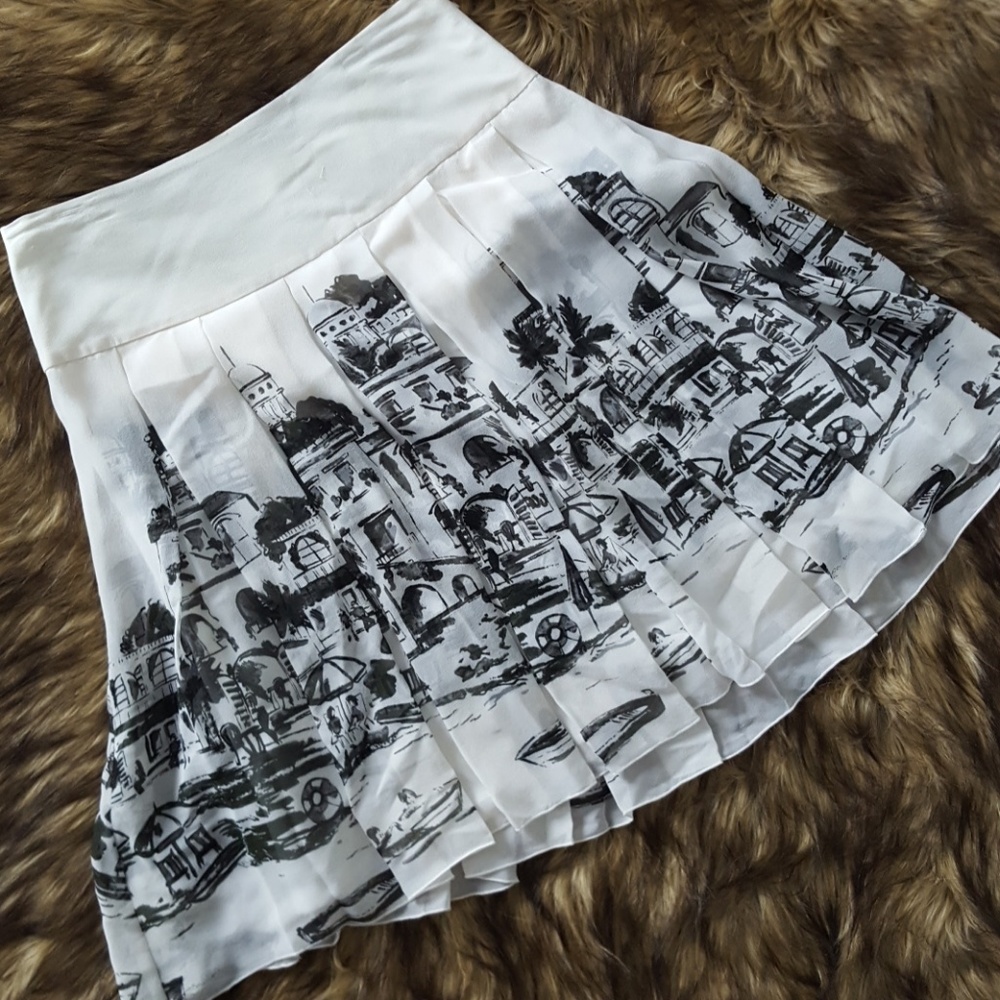 WH/BM pleated skirt sz 0